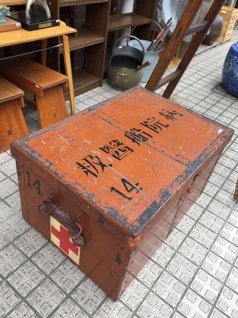 日本軍赤十字入りトランク入荷しました！病院船医极(いきゅう) / 軍行李 | 骨董品の買取なら杉並区の道具屋 慈光