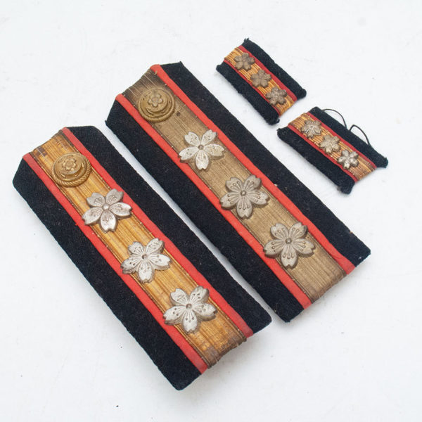 軍医大尉・襟章&肩章