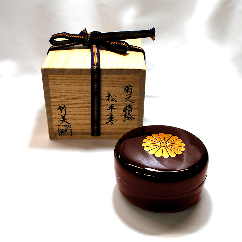 福田竹美の菊紋蒔絵の棗を、ヤフーショッピングで販売しております