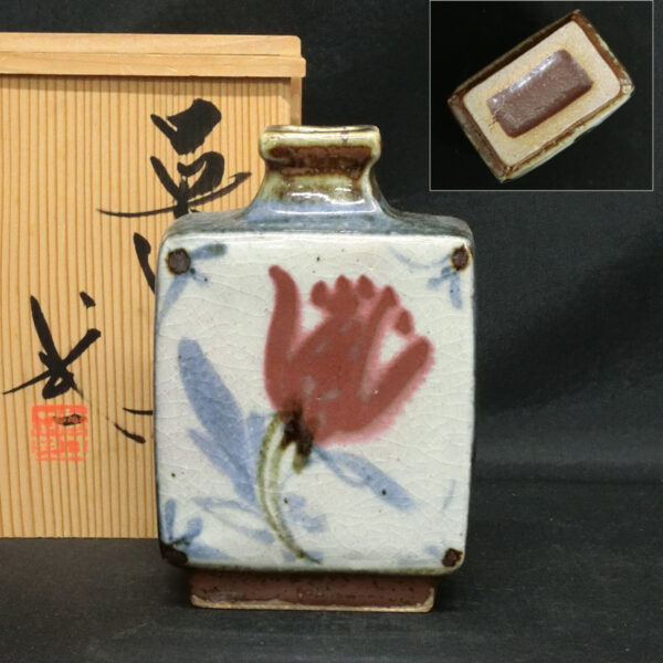ヤフオクで、河井武一『呉須花紋扁壺・花器』を販売しております。 |