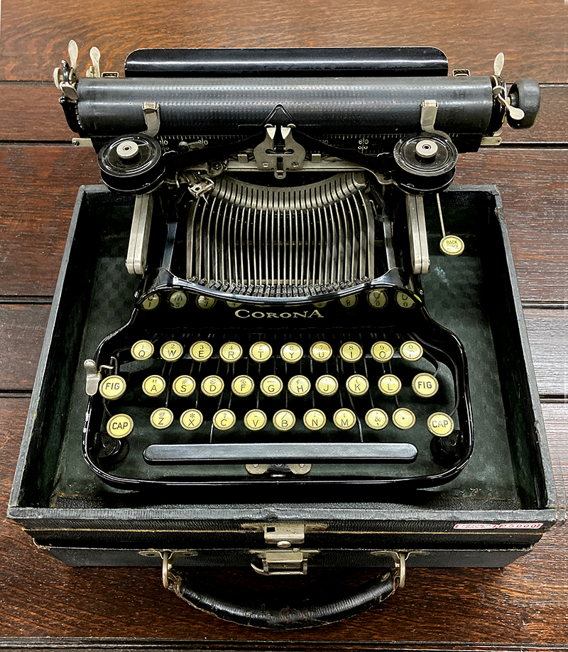1920年代のアメリカ製タイプライター（CORONA社）を、慈光店舗にて販売 
