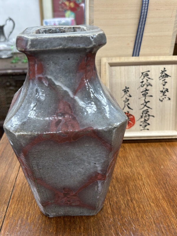 木村 光良の辰砂草文扇壺を慈光店舗にて販売中です。Mitsuyoshi Kimura 