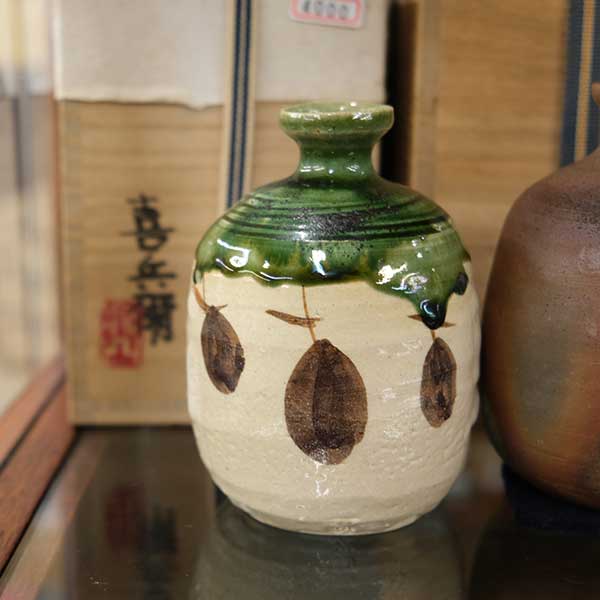 瀧口喜兵爾の織部徳利を販売しております。Oribe sake bottles are available. | 骨董品の買取なら杉並区の道具屋 慈光