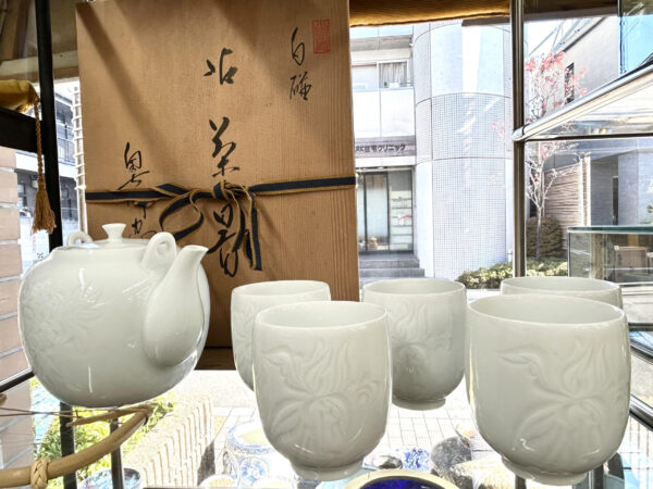 二代目奥川忠右エ門の白磁・茶器を、慈光店頭にて販売しております。 White porcelain ands tea utensil by  Okukawa Chuemon II is available in the Jikoh shop. | 骨董品の買取なら杉並区の道具屋 慈光