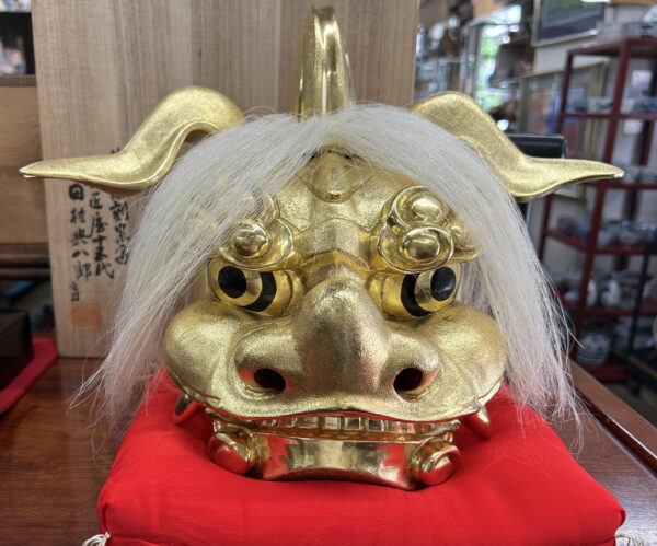 井波彫刻の獅子頭を慈光店舗にて販売中です。Lion's head carved by Inami is now on sale at the  Jikoh store. | 骨董品の買取なら杉並区の道具屋 慈光